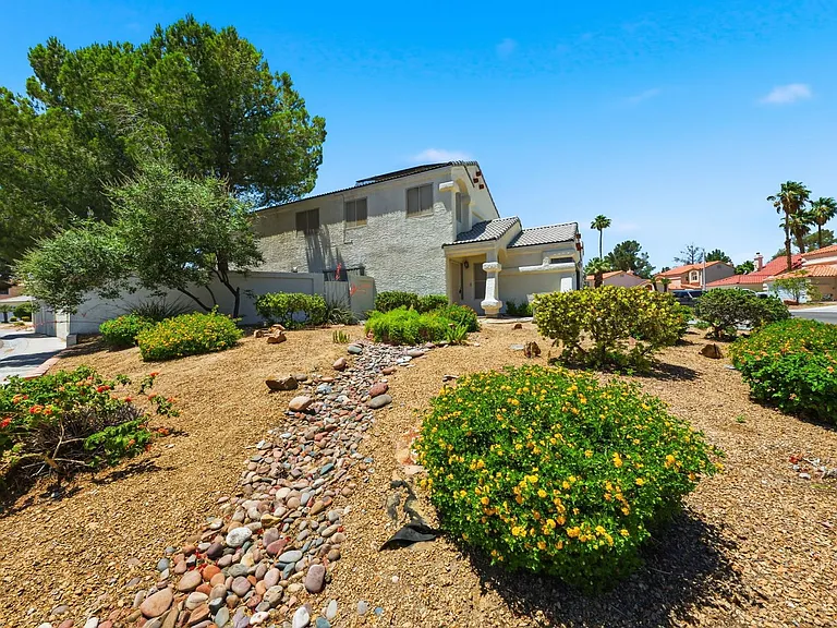 348 Faulkner Ct — Photo 3
