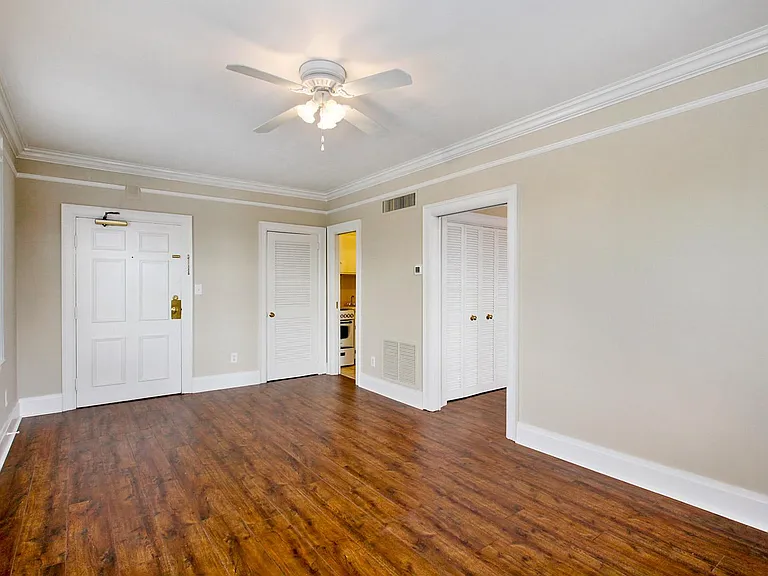419 E Broughton St #4 — Photo 4