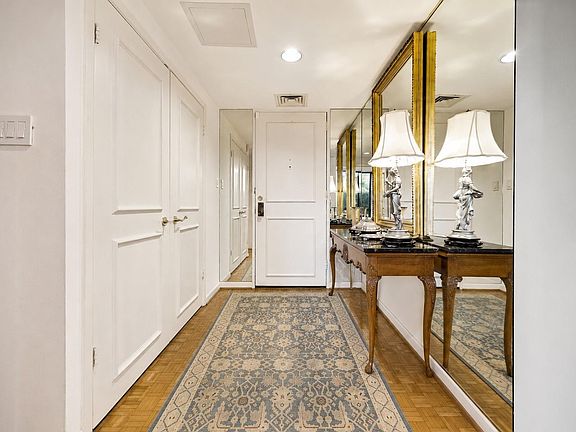 5th image of 5001 Woodway Dr Unit 104
