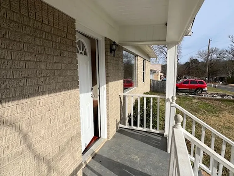810 Woodlawn Ave — Photo 3