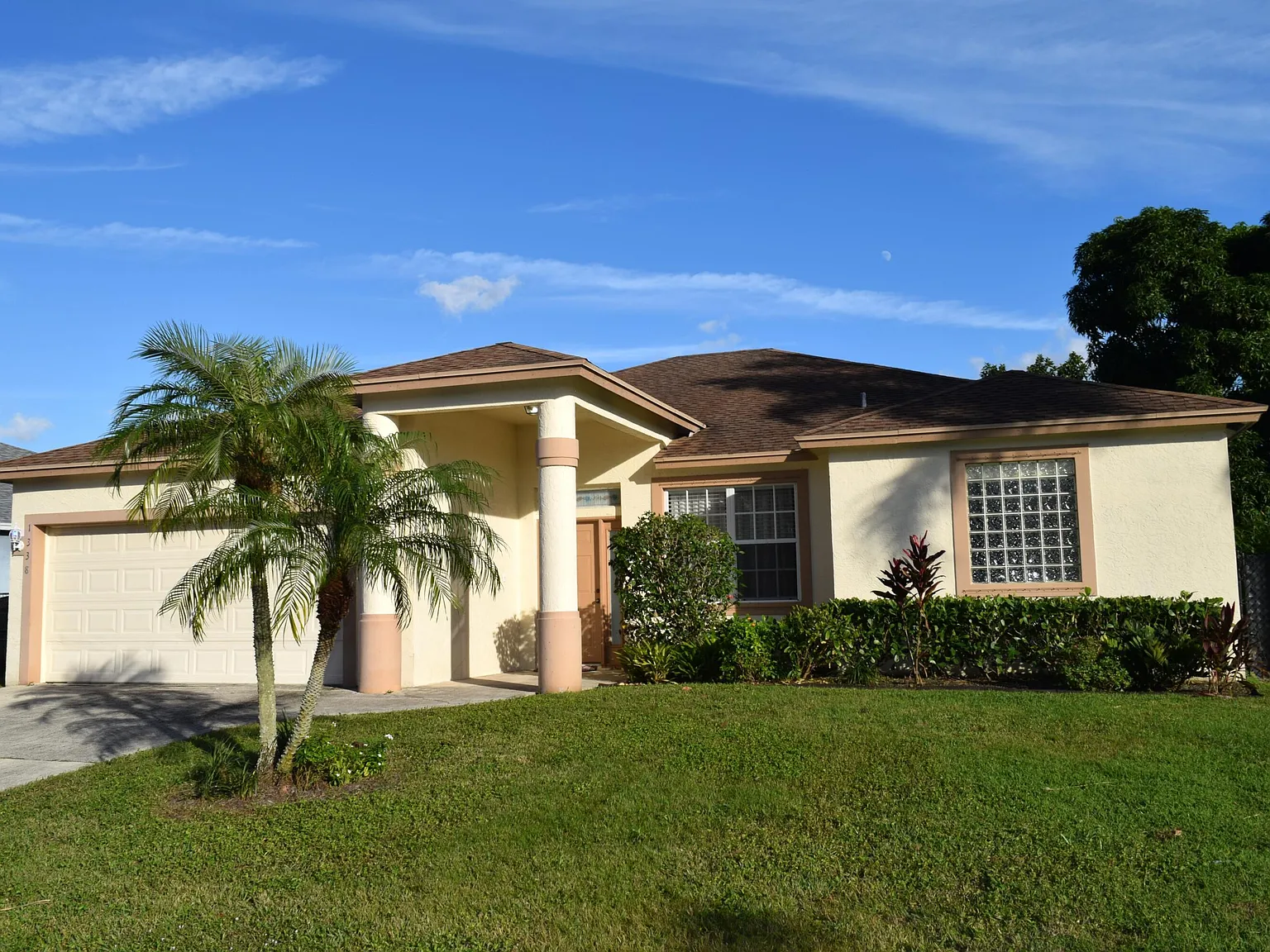 3 bed, 2.0 bath, 1855 sqft, $3,350 — Photo 4
