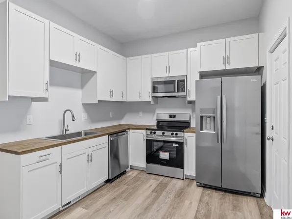 2321 N 45th St, Omaha, NE 68104