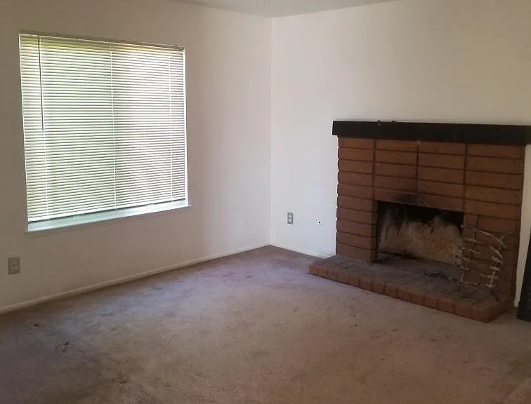 4425 Bartel Dr — Photo 10