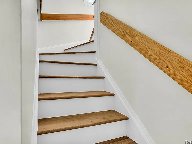 16350 Mack Ave — Photo 14