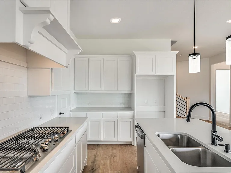 2302 Mercy Way — Photo 9