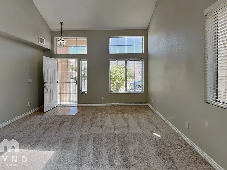 695 Emerald City Ave — Photo 2