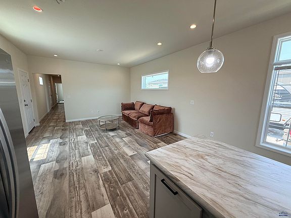 5th image of 1661.143 E PHILADELPHIA #Home 143