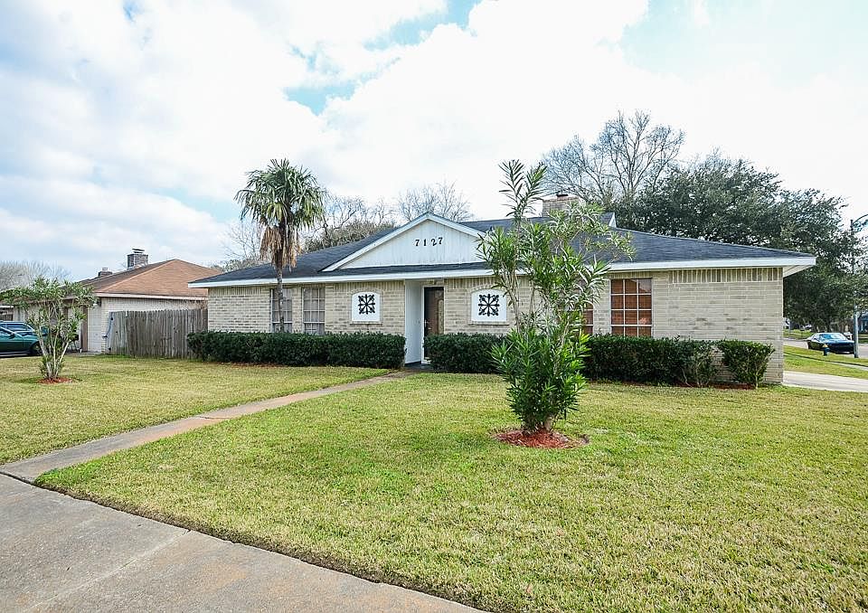 1st image of 7127 Bahia Ln