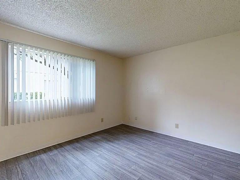 Pointe at Northridge — Photo 42