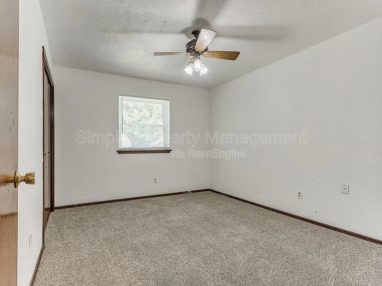 18916 Dave Dr — Photo 19