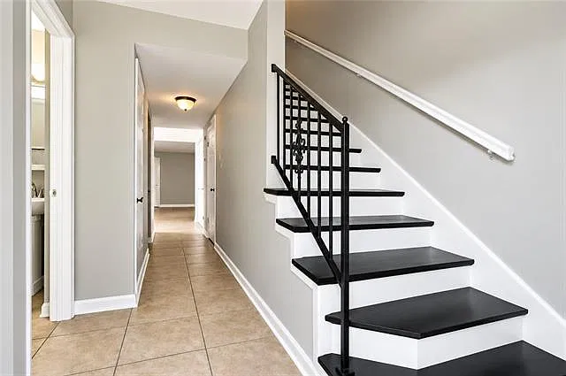 3 bed, 2.0 bath, 1380 sqft, $1,350 — Photo 2