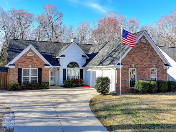 5625 Newberry Point Dr, Flowery Branch, GA 30542