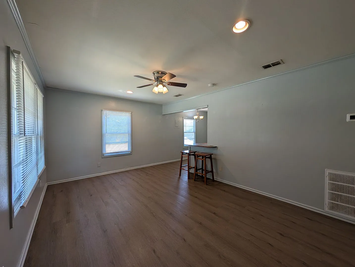 2/1 House With a Detached Garage / Garage Has Pool Table & Bathroom / Fridge Included /Large Corn... — Photo 3