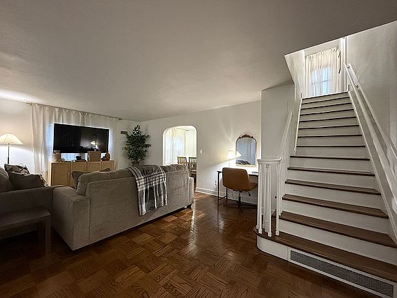 4th image of 1538 Campbell Ave