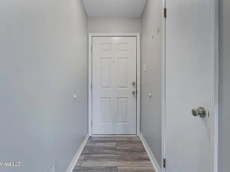 987 Bluff Rdg — Photo 3