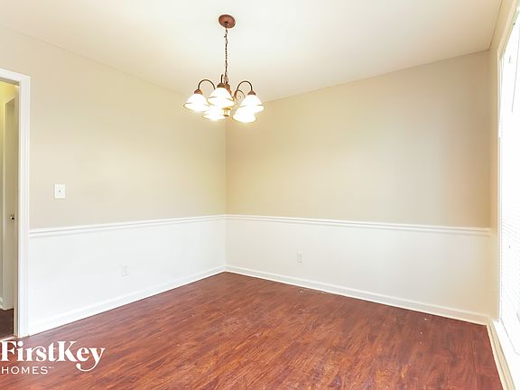4th image of 230 Saint Charles Ave