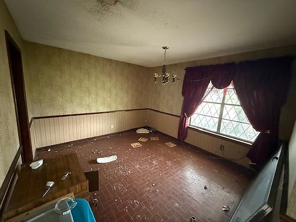 4th image of 3221 Jennie Dr