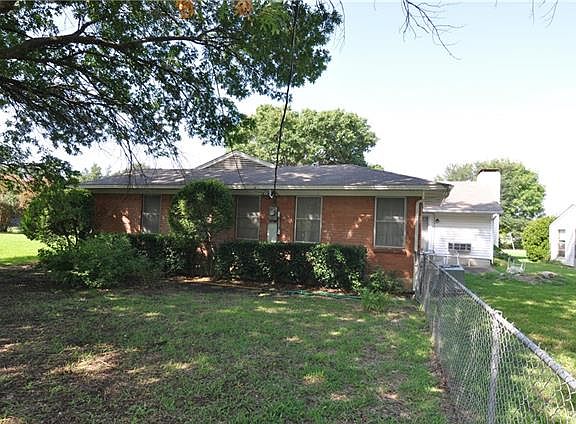 4th image of 210 Oakwood Dr