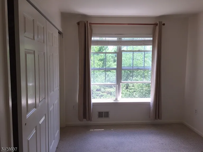 186 Potomac Dr — Photo 12
