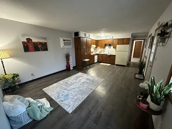 322 S Washington St, Hudson, IA 50643