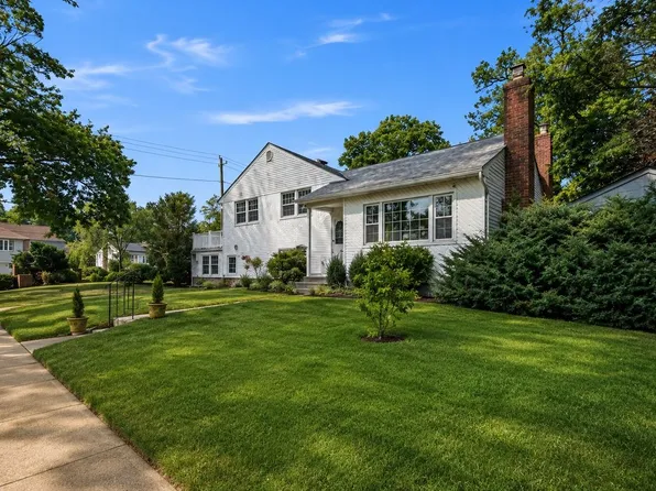856 Bruce Dr, East Meadow, NY 11554