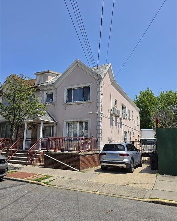 1st image of 1655 W 12th St