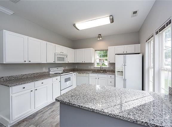 3rd image of 8945 Cinnabay Dr