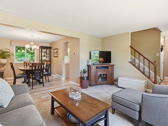 4th image of 1142 Waldo Way