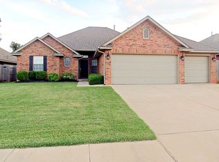 2724 SE 39th St, Moore, OK 73160