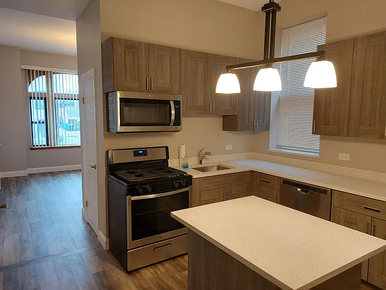 1844 W Augusta Blvd #1F — Photo 2
