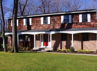 23 Fox Hollow Ridings Rd, Northport, NY 11768