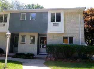 1019 W Roxbury Pkwy #TOWNHOUSE, Chestnut Hill, MA 02467