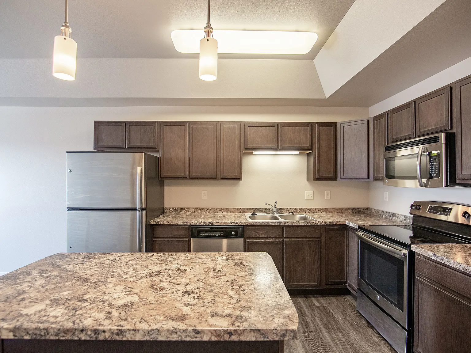 Eaglebrook at Prairie Grove Apartments — Photo 4