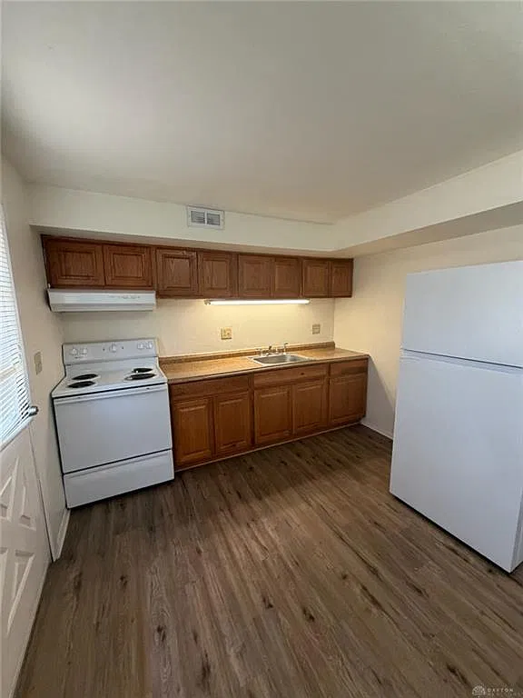 2 bed, 1.5 bath, $925 — Photo 2