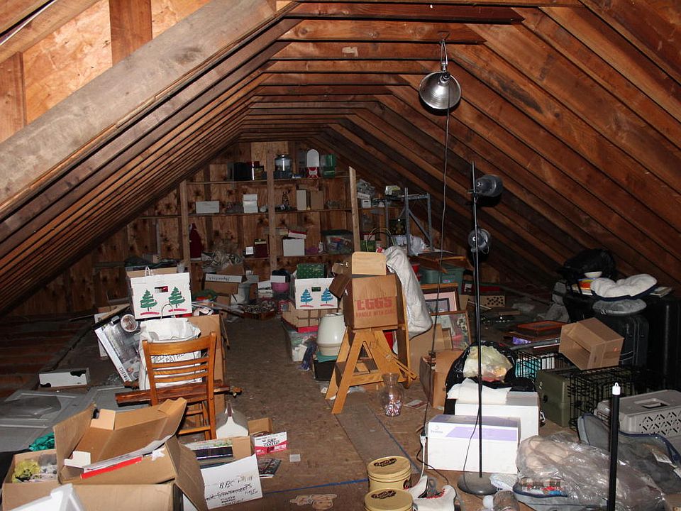 2nd image of 29 Pinnacle Rd W
