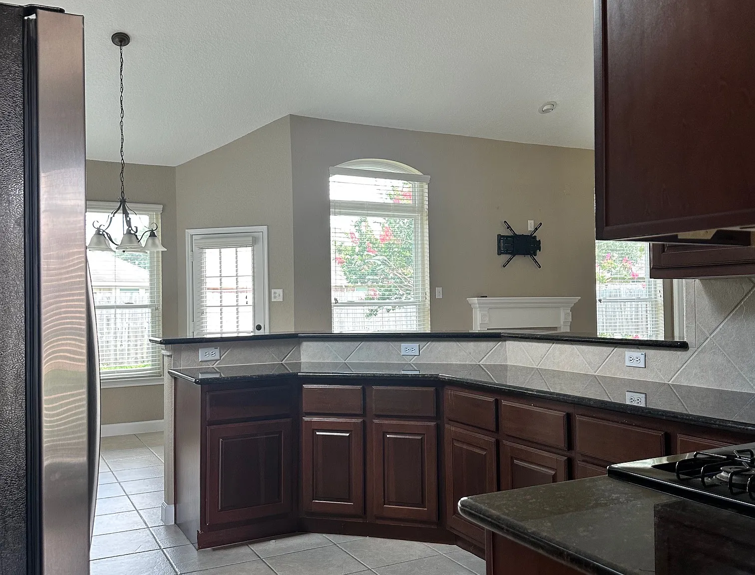 3 bed, 2.5 bath, 2277 sqft, $2,500 — Photo 3