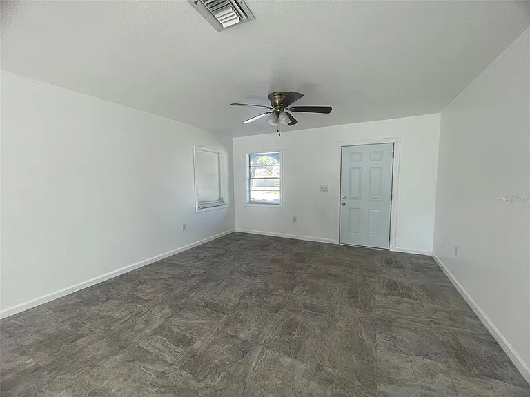 525 E Helen Ave — Photo 11