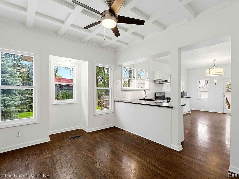 119 Crane Ave, photo 12