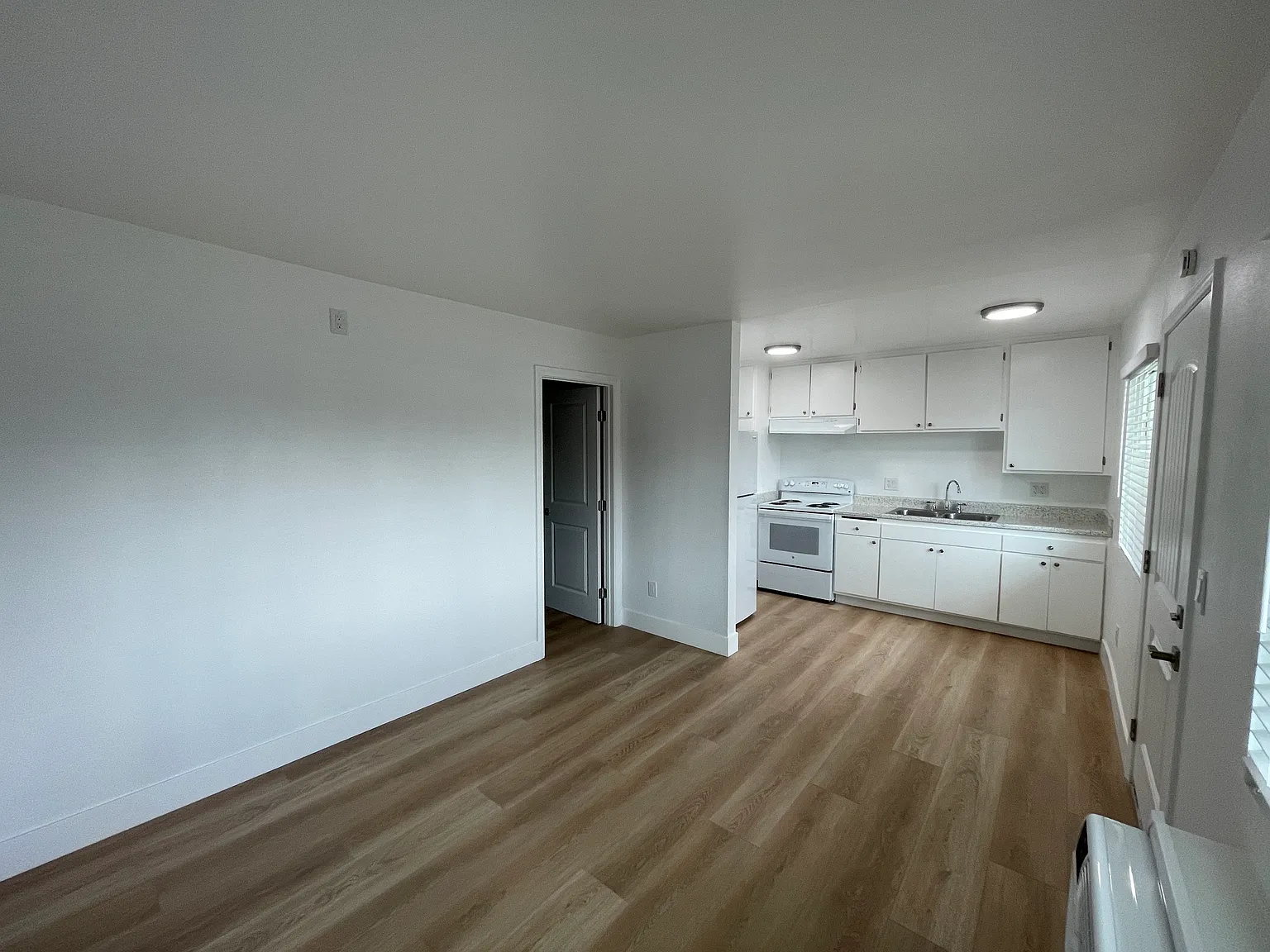 Studio, 480 sqft, $2,075 — Photo 3