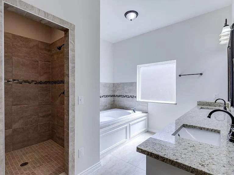 9305 SW 34th St — Photo 17