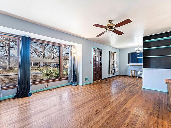 5th image of 10107 Belmont Ave