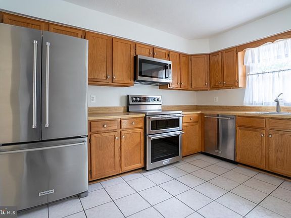 3rd image of 741 Danville Cir
