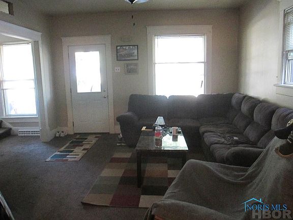 3rd image of 111 N Broadway St