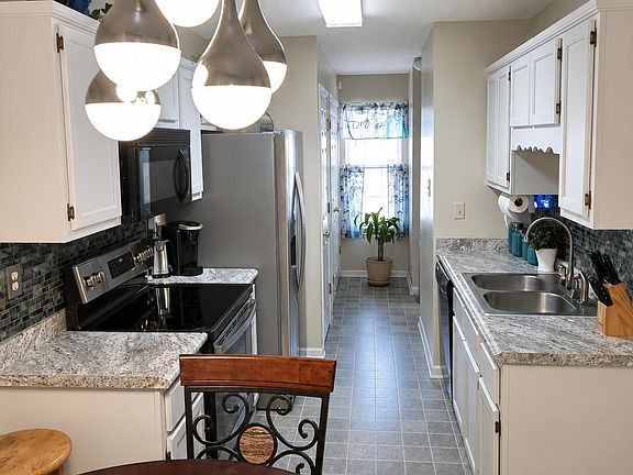 3rd image of 7439 Perrin Ln