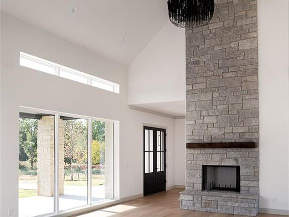 3rd image of 501 Old Creek Rd