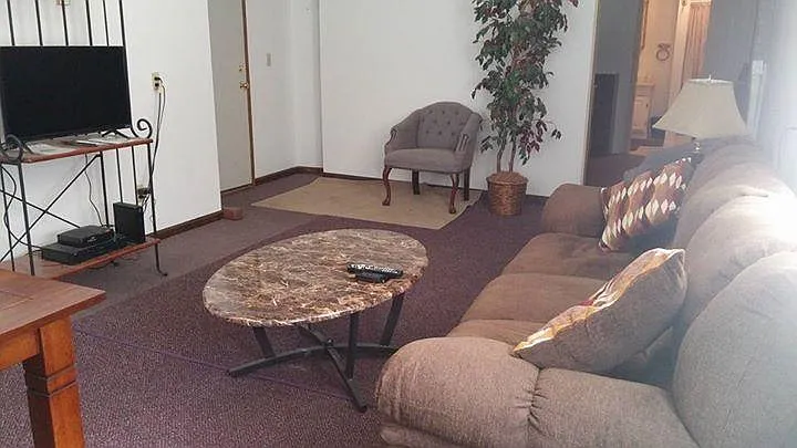 2 bed, $900 — Photo 1