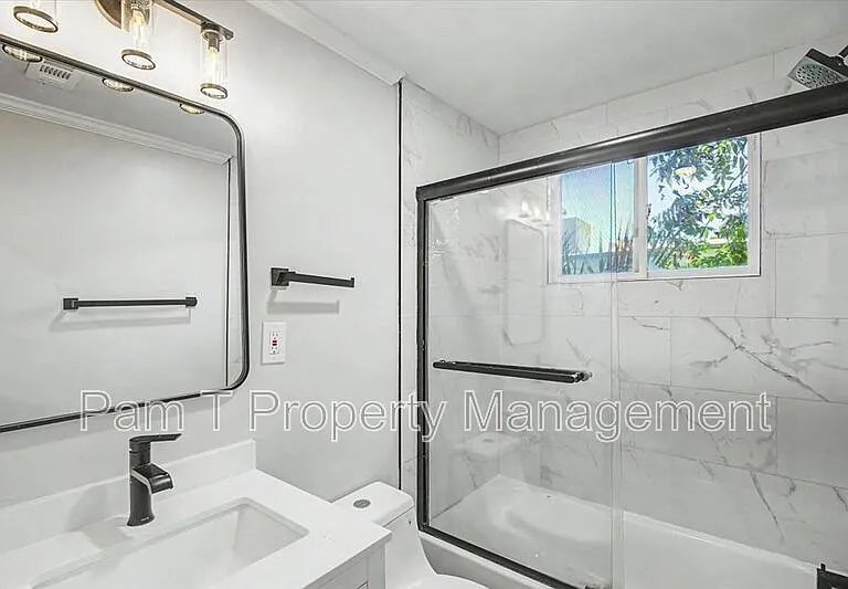 16 Helmken St — Photo 17