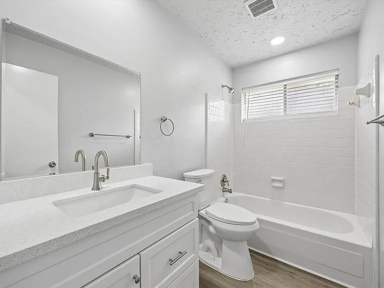 6419 Fairbourne Dr — Photo 12