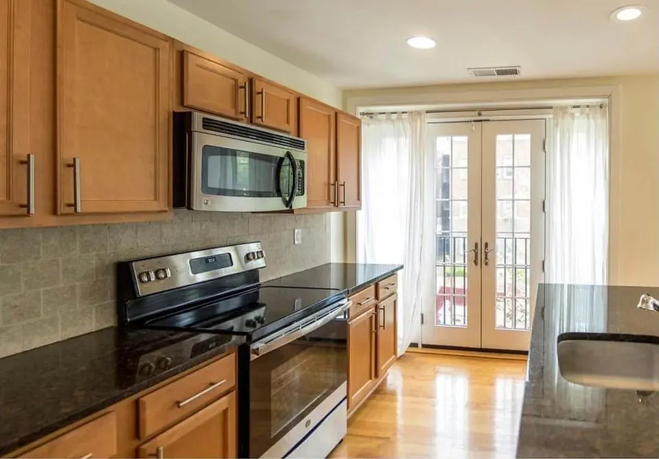 2 bed, 1060 sqft, $1,050 — Photo 3