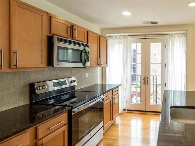 4300 Spruce St — Photo 3